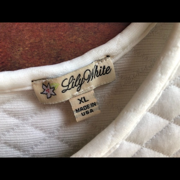 Lily White size XL all white top - Picture 2 of 4
